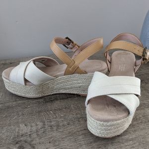 Reposhing. Women's toms platforms